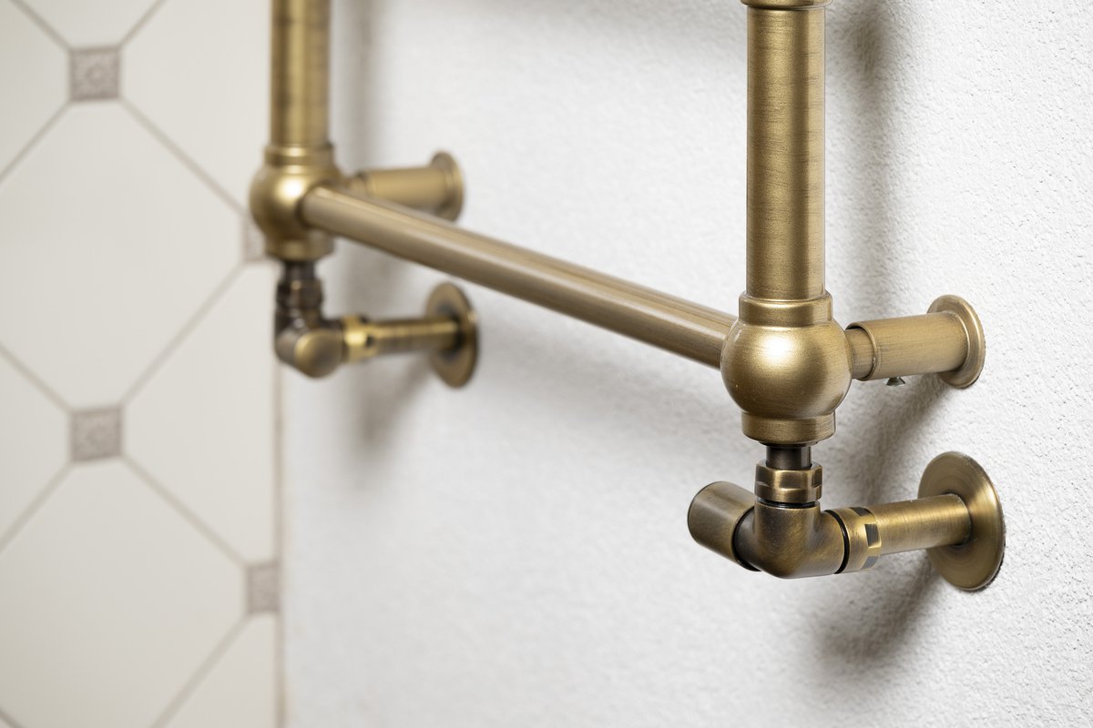 Sapho CORNER SIMPLY připojovací sada ventilů triaxiální, pravé provedení, bronz, připojená k topnému žebříku