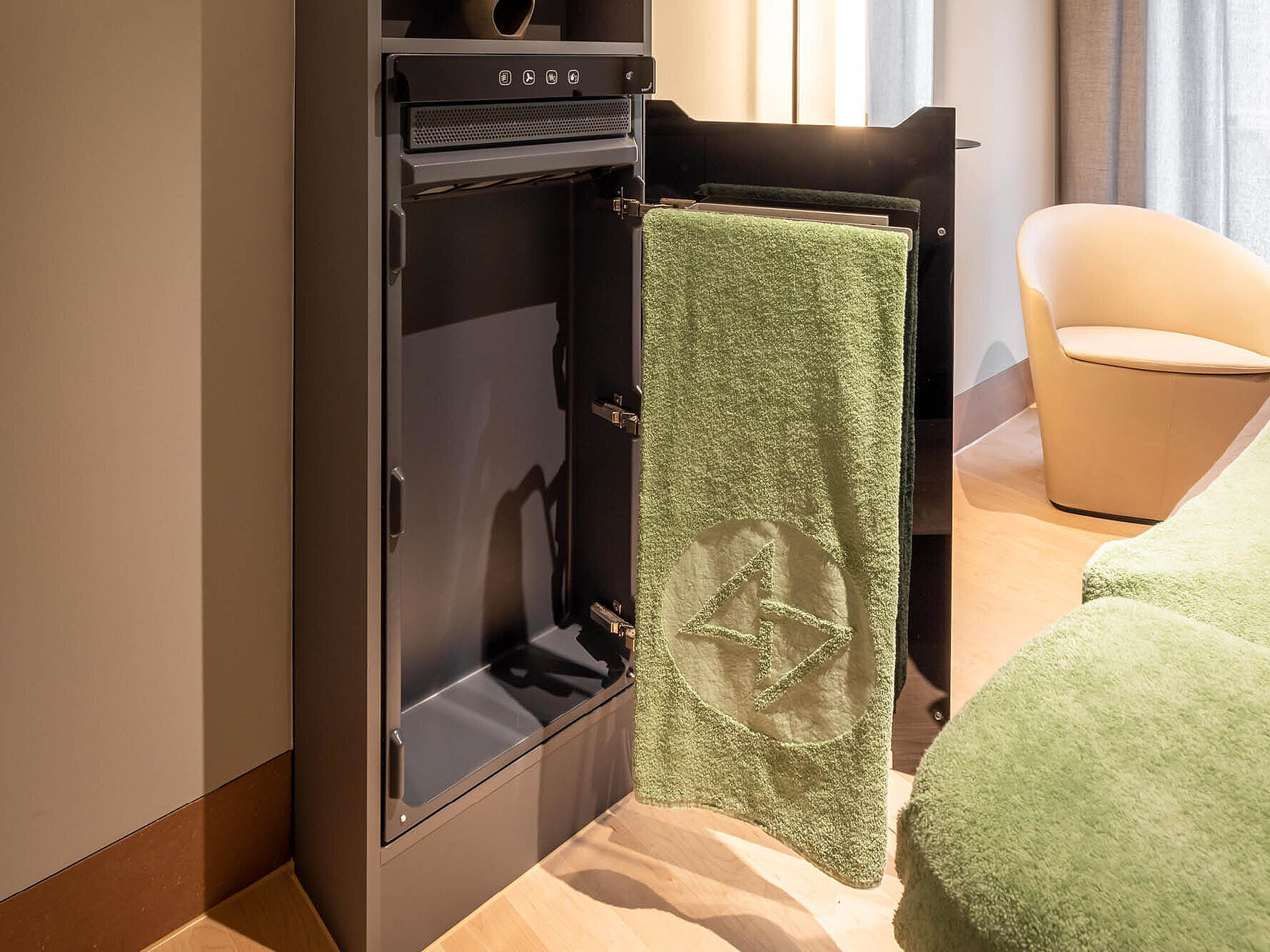 Zehnder Zenia elektrický koupelnový radiátor 1000/450, 225 W, ZENB-100-045/X, další fotografie výrobce