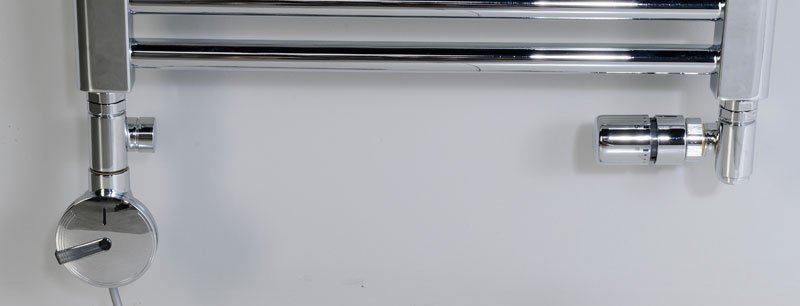Sapho CORNER COMBI připojovací sada ventilů termostatická triaxiální, pravé provedení, chrom, připojená k topnému žebříku
